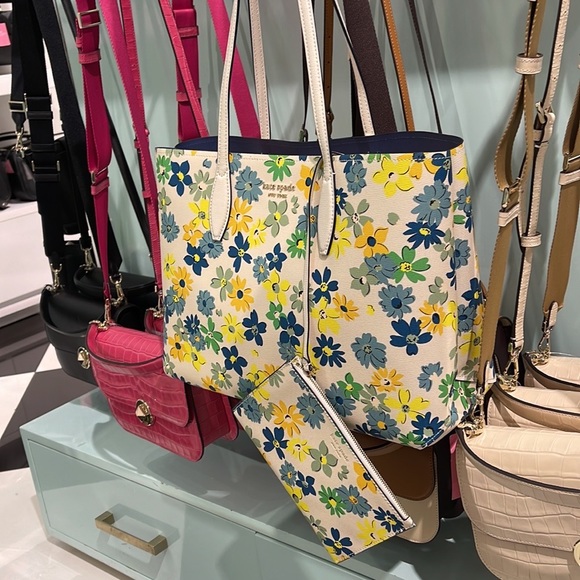 Kate Spade All Day Floral Medley Large Tote
COLOR:
Parchment Multi - Picture 8 of 16